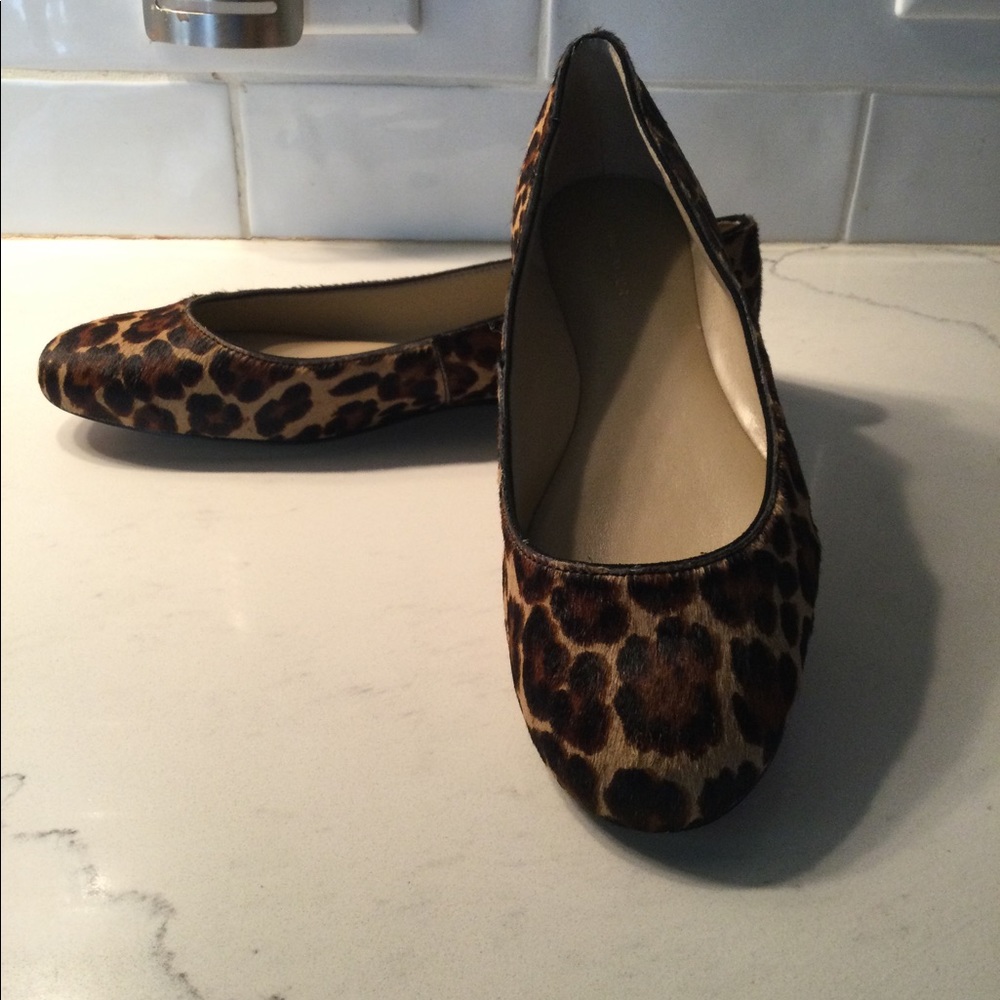 Very Gently used Ann Taylor fur animal print flats
Size 7